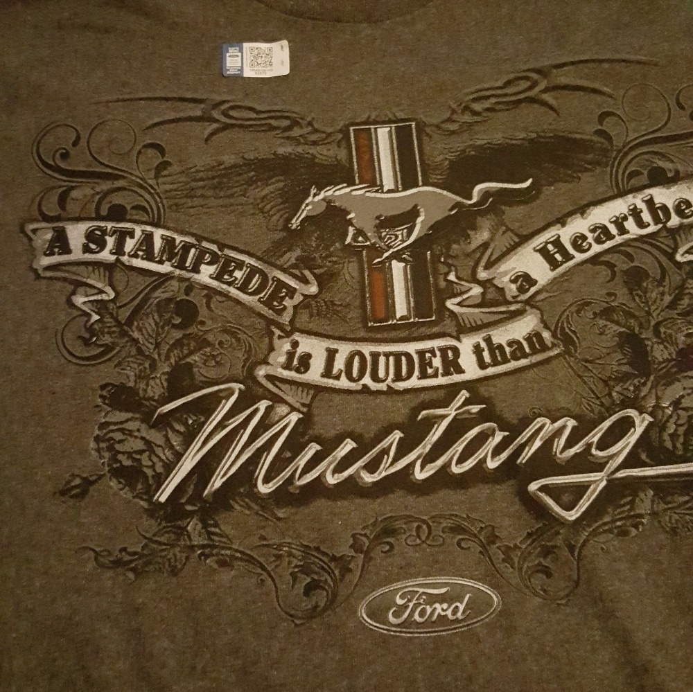 Men's size Large mustang t shirt